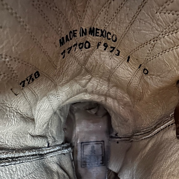 COPY - ✨LIKE NEW ✨ (worn twice) Frye Billy Pull On Tan Distressed Leather Cowbo… - Picture 10 of 10